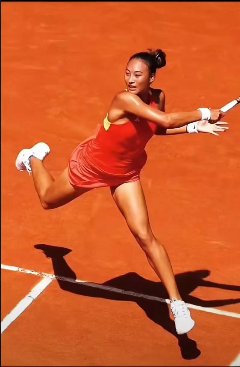 英媒：热刺、利物浦和曼联都在关注布伦特福德队长柯林斯