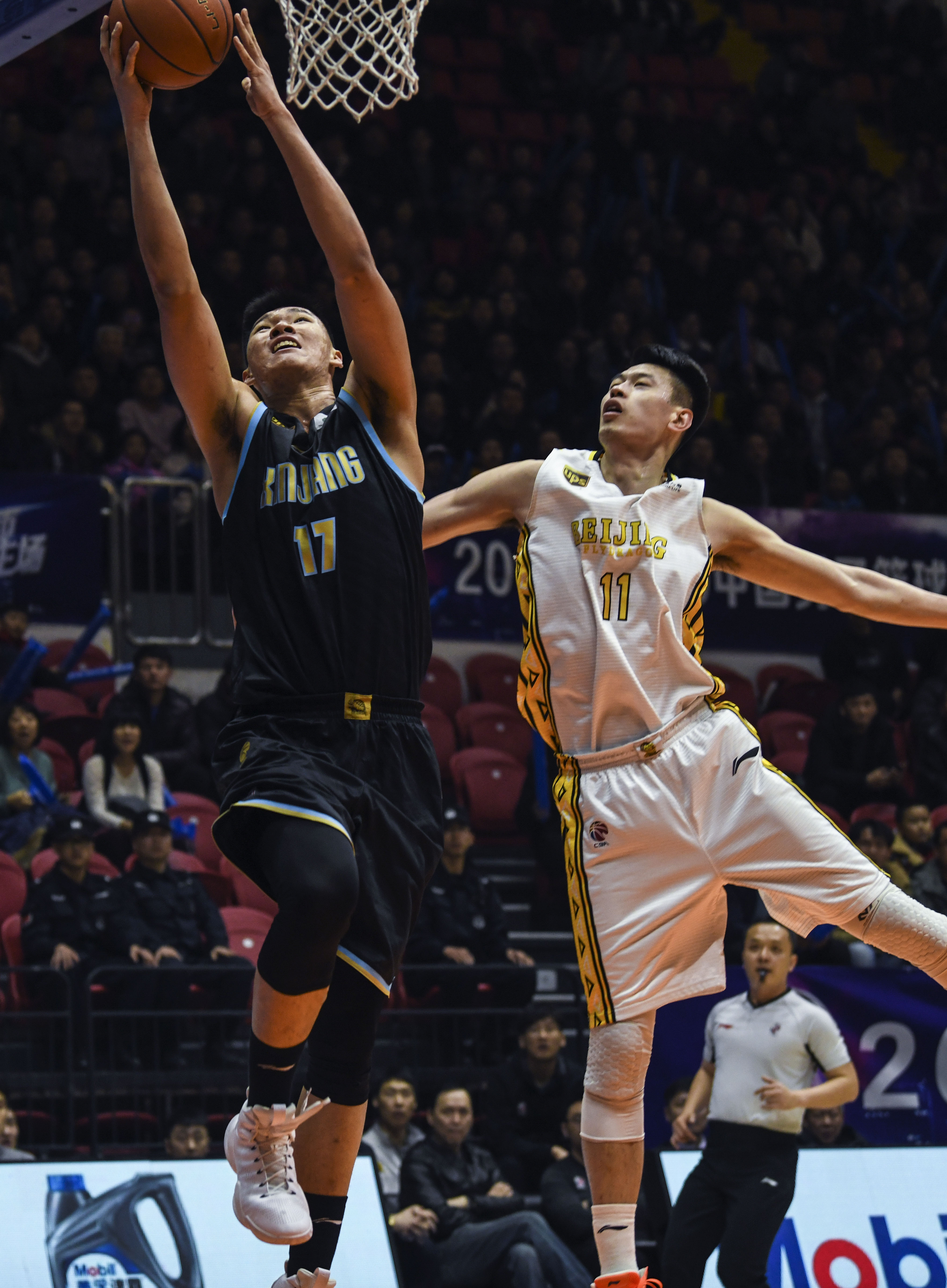 了对方防线 了对方防线